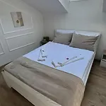 2 Apartment *